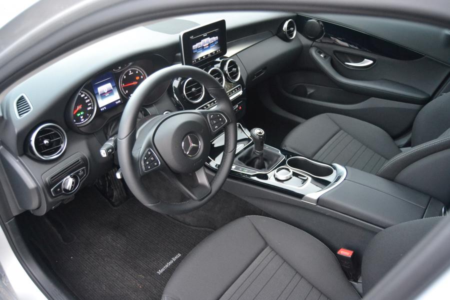 Интерьер Mercedes-Benz C180 d Avantgarde Line 2014 года  (WW) (фото 7 из 17)
